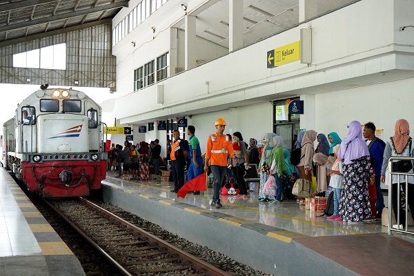 Detail Kereta Api Panjang Nomer 52