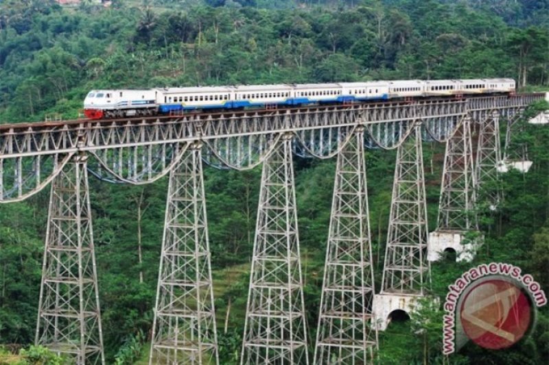 Detail Kereta Api Panjang Nomer 9