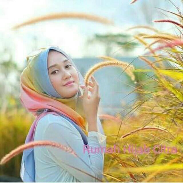 Detail Kerudung Rainbow Nomer 18