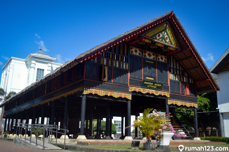 Detail Keterangan Rumah Adat Indonesia Nomer 17