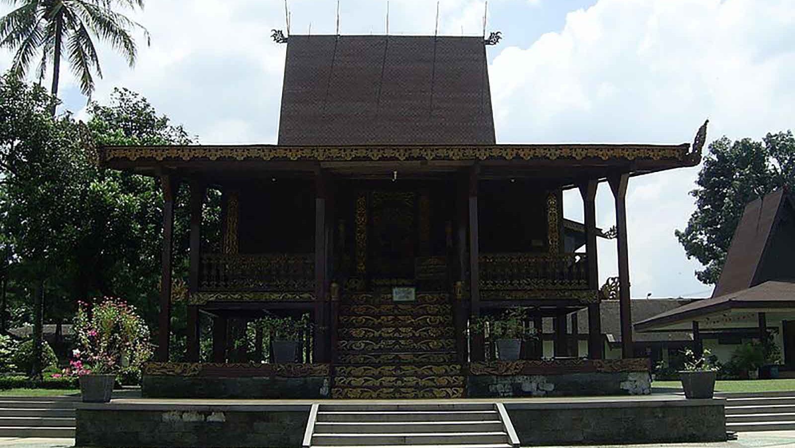 Detail Keunikan Rumah Adat Nomer 21