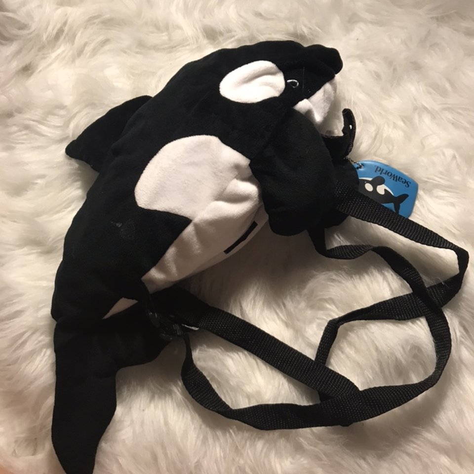 Detail Killer Whale Backpack Nomer 36