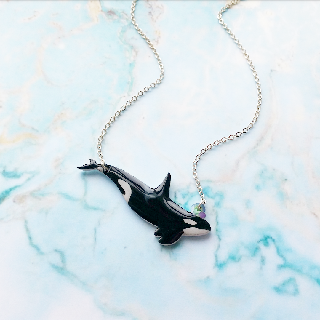 Detail Killer Whale Necklace Nomer 13