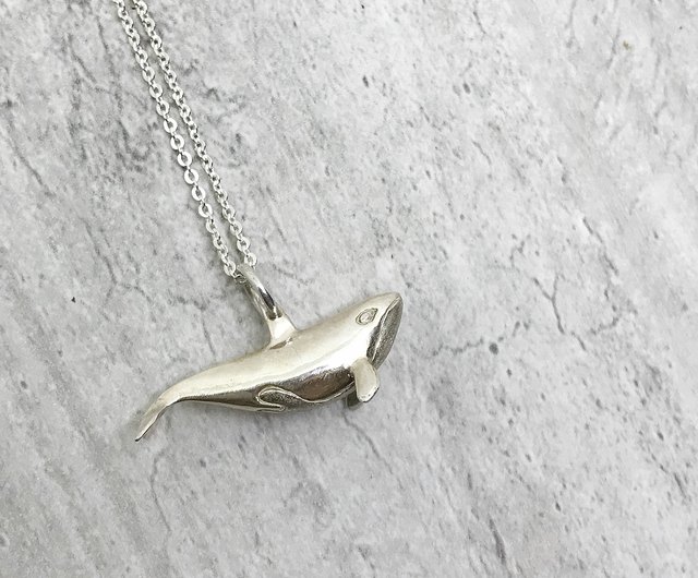 Detail Killer Whale Necklace Nomer 3