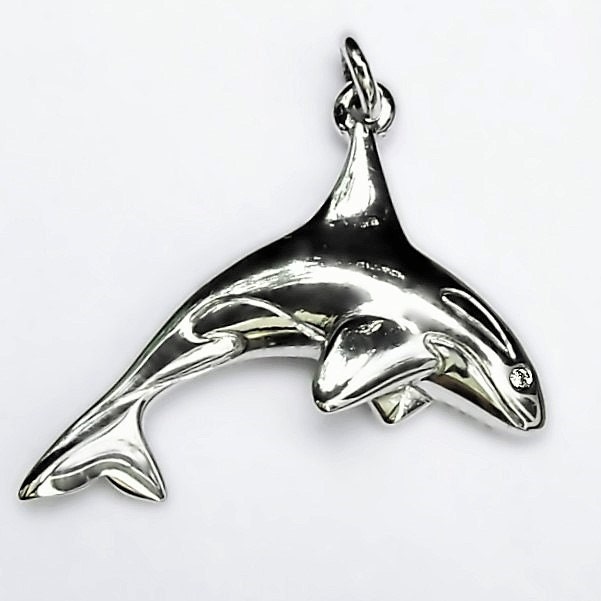 Detail Killer Whale Necklace Nomer 43