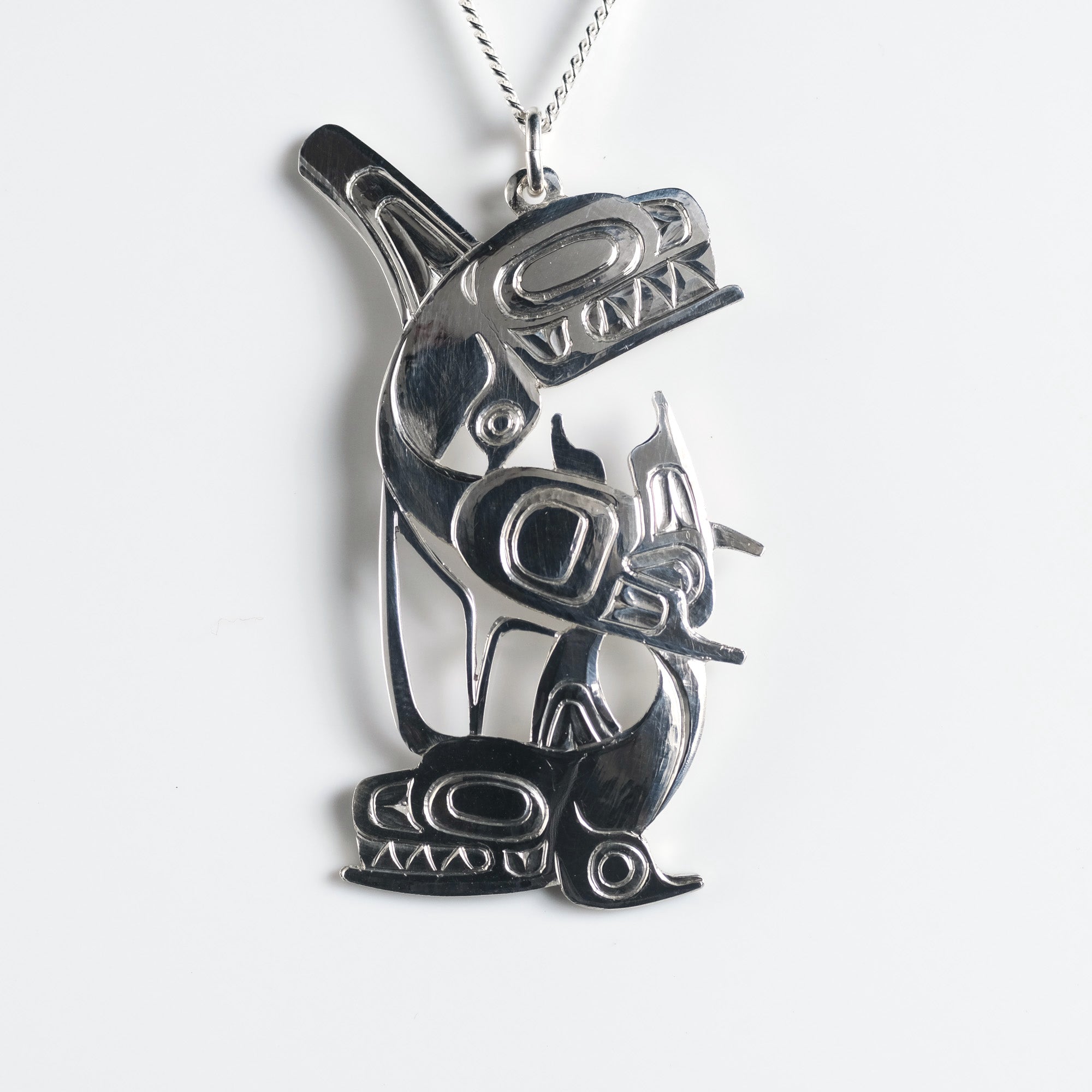Detail Killer Whale Necklace Nomer 8