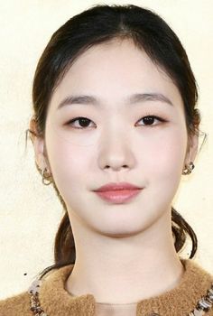 Detail Kim Go Eun Plastic Surgery Nomer 32