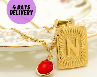 Detail Kim Kardashian Gold Triangle Necklace Nomer 32