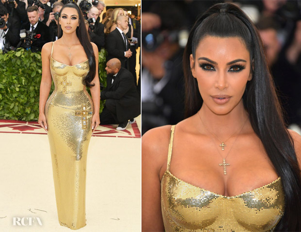Detail Kim Kardashian Gold Triangle Necklace Nomer 38