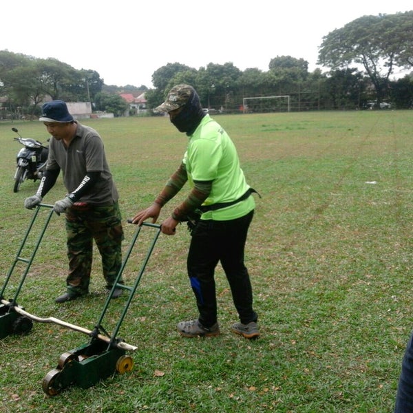 Detail Memotong Rumput In English Nomer 28
