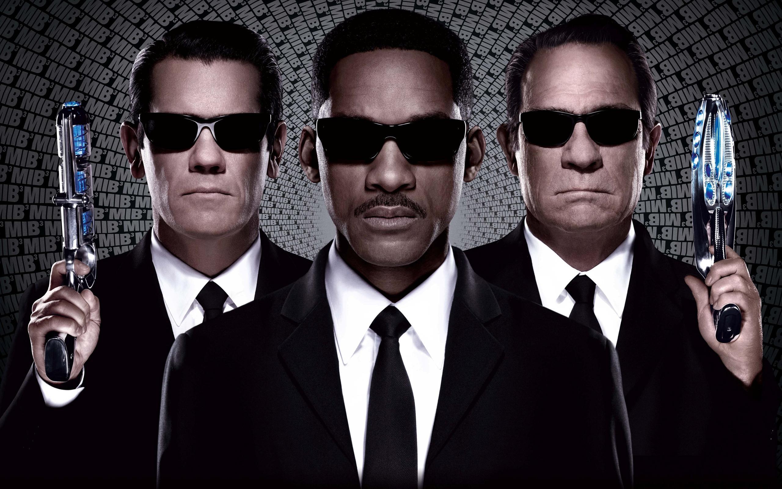 Detail Men In Black Background Nomer 16