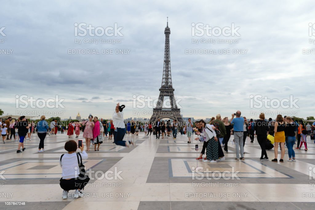 Detail Menara Eiffel Animasi Bergerak Nomer 29