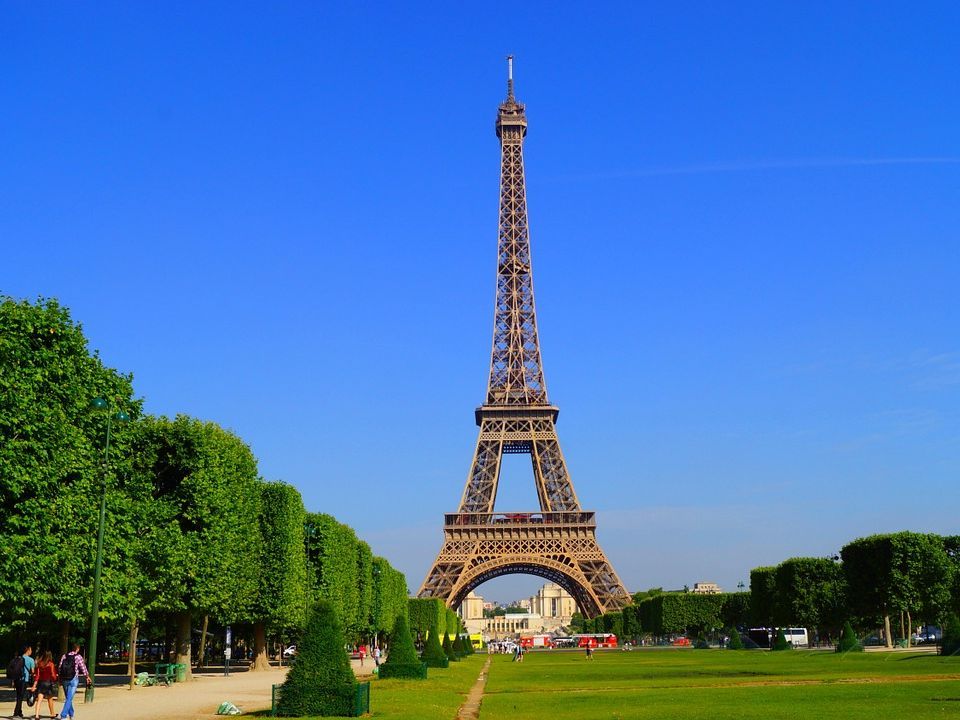 Detail Menara Eiffel Di Paris Nomer 11