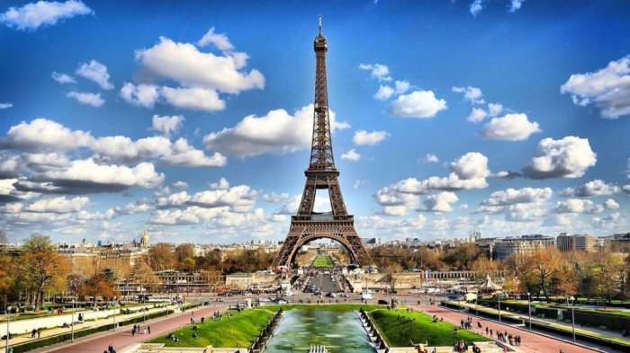 Detail Menara Eiffel Di Paris Nomer 21
