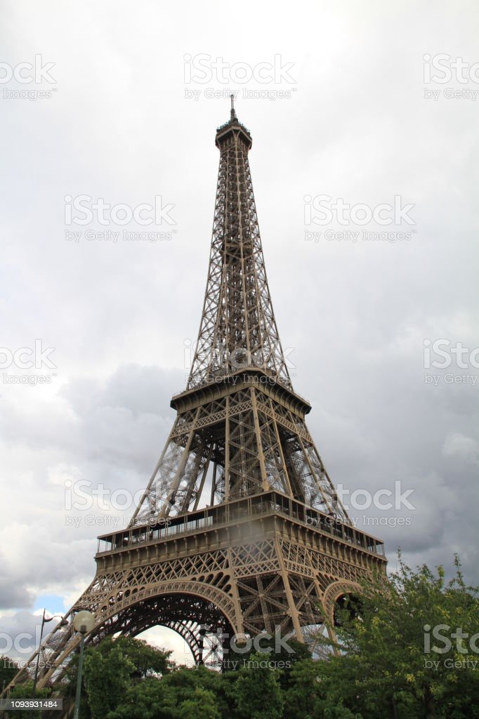 Detail Menara Eiffel Di Paris Nomer 37