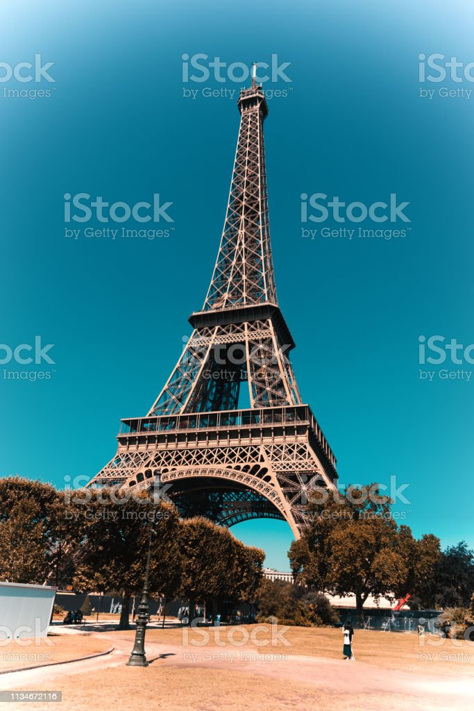 Detail Menara Eiffel Di Paris Nomer 38