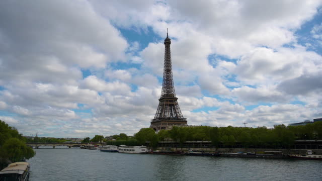 Detail Menara Eiffel Di Prancis Nomer 49