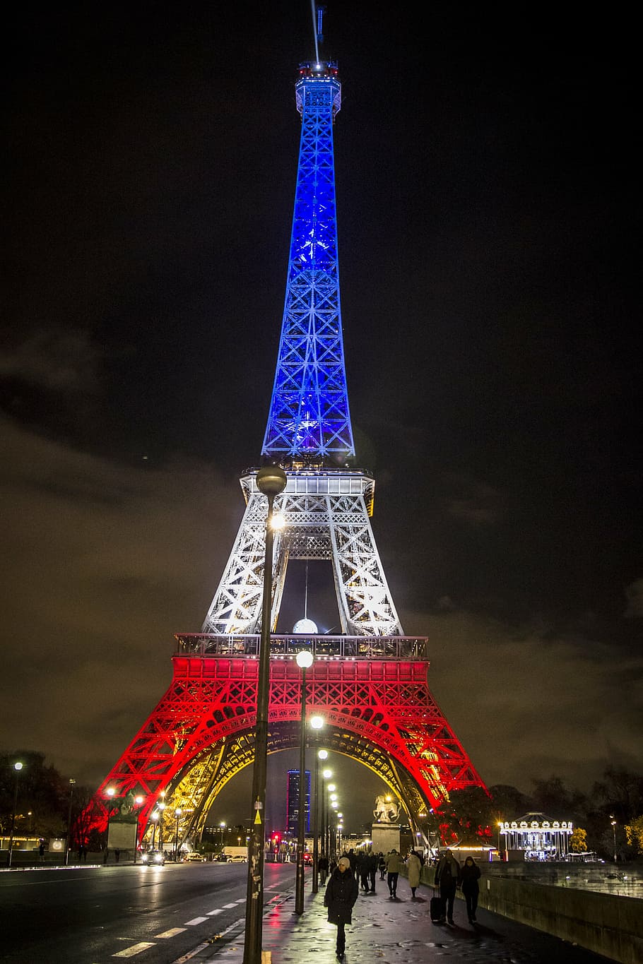 Detail Menara Eiffel Malam Hari Nomer 16