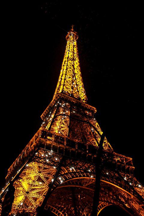 Detail Menara Eiffel Malam Hari Nomer 23