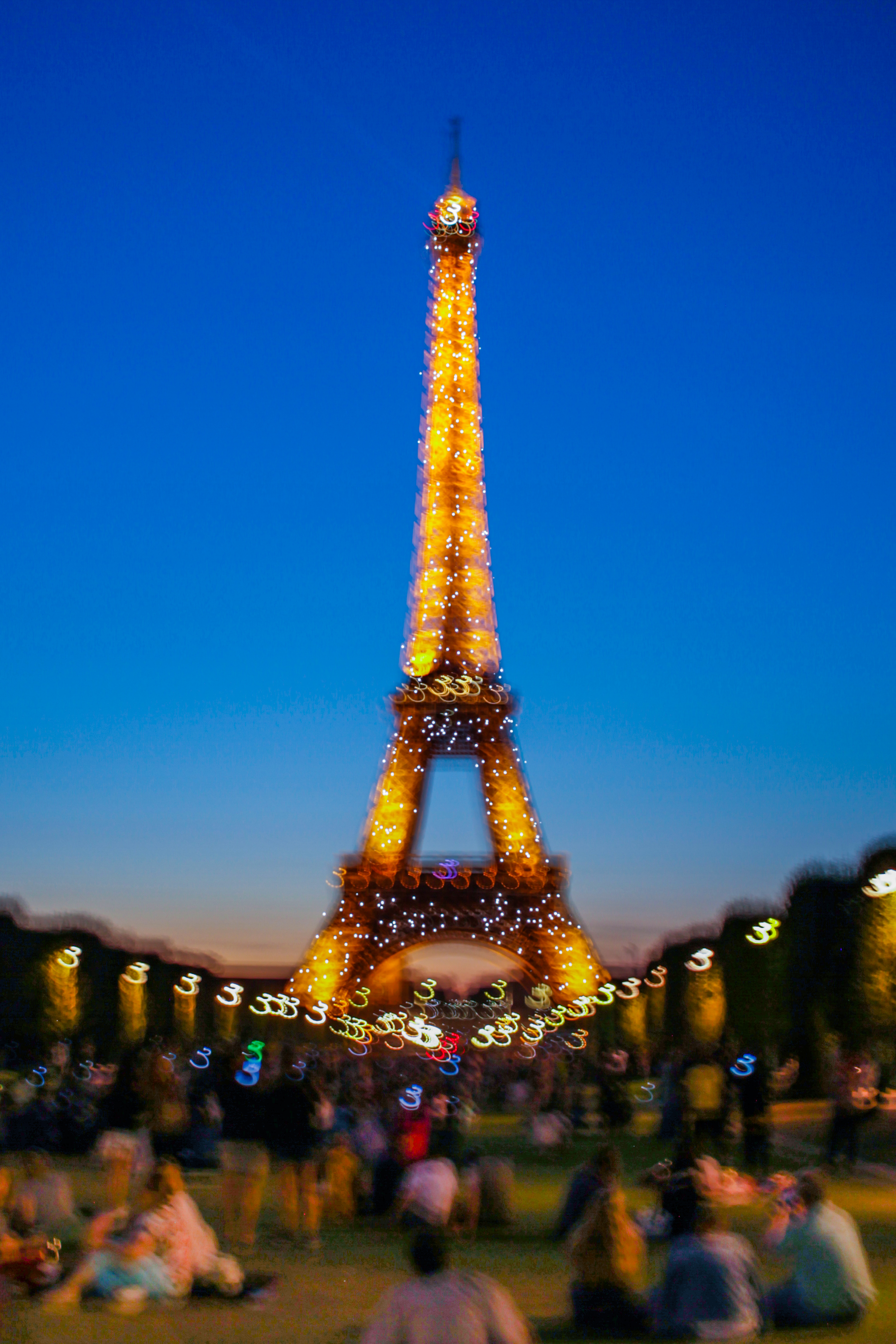 Detail Menara Eiffel Malam Hari Nomer 29