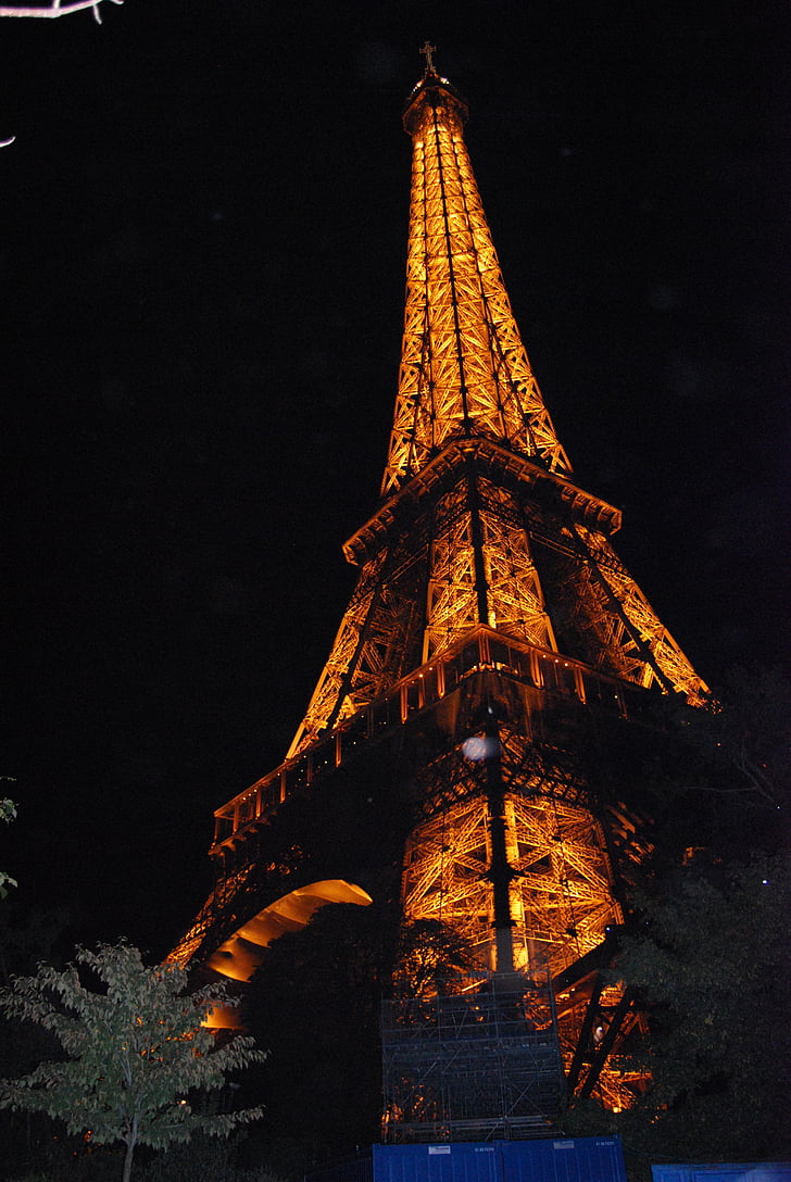 Detail Menara Eiffel Malam Hari Nomer 3