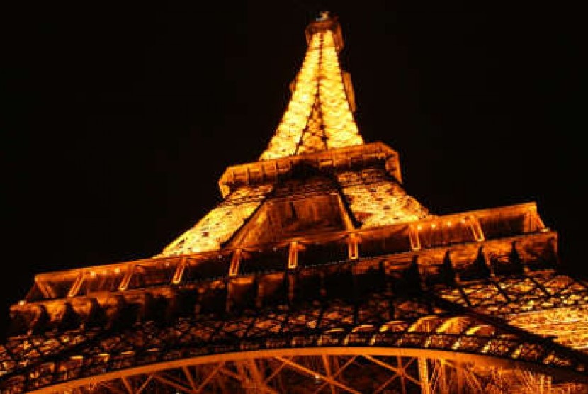 Detail Menara Eiffel Malam Hari Nomer 35