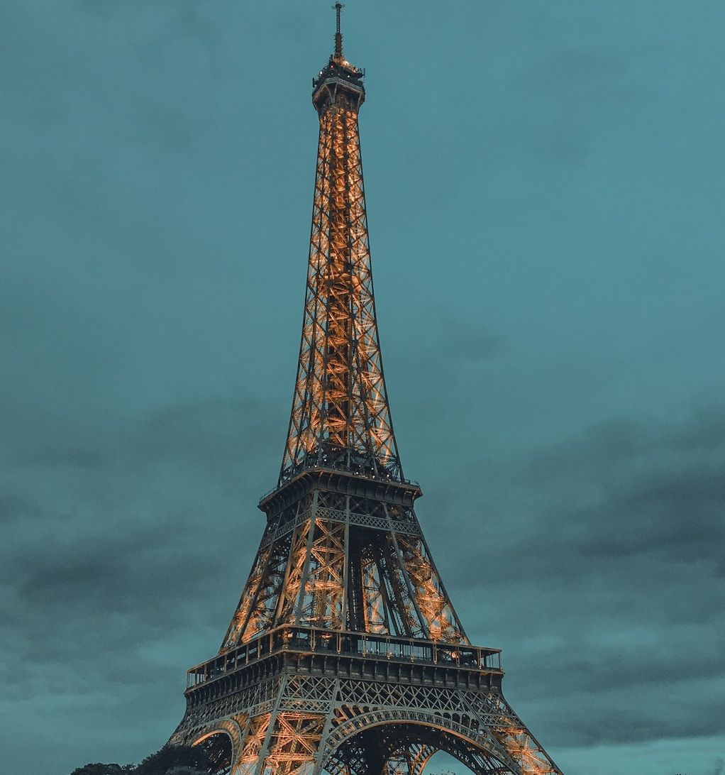 Detail Menara Eiffel Malam Hari Nomer 36