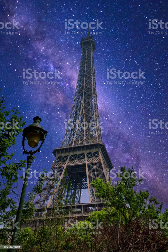 Detail Menara Eiffel Malam Hari Nomer 39