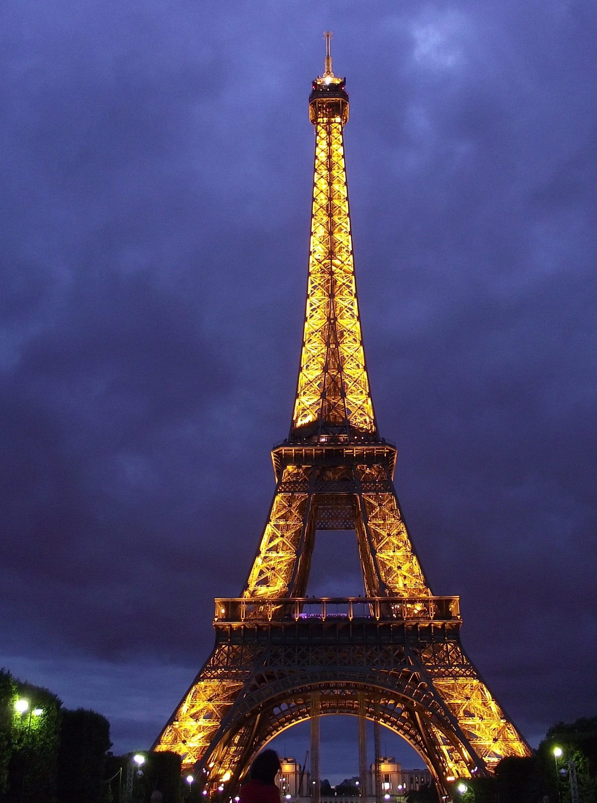 Detail Menara Eiffel Malam Hari Nomer 41
