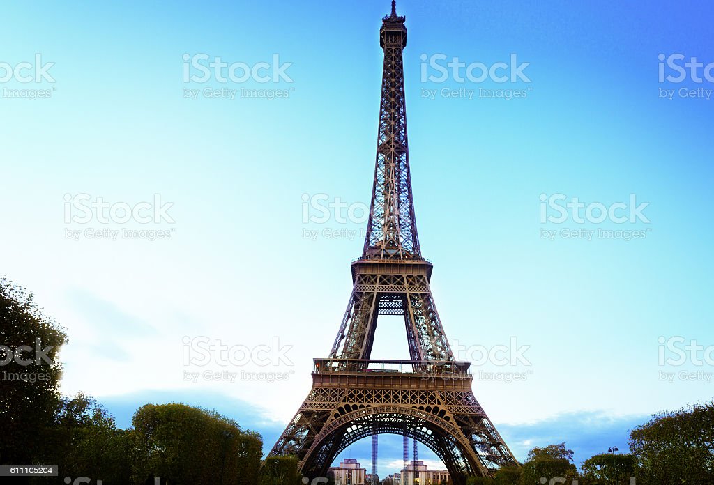 Detail Menara Eiffel Malam Hari Nomer 47
