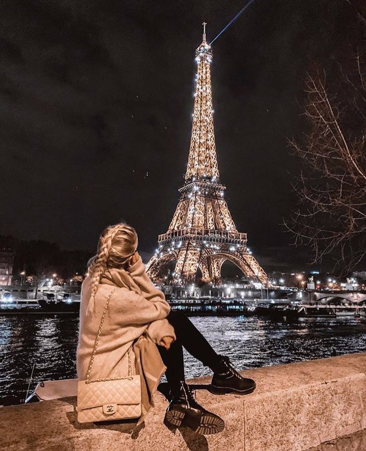 Detail Menara Eiffel Malam Hari Nomer 51