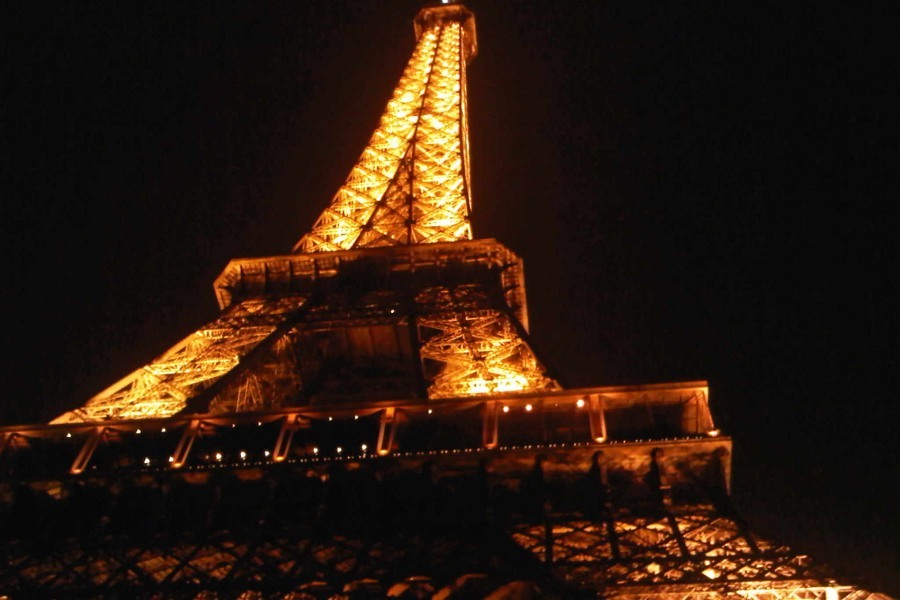 Detail Menara Eiffel Malam Hari Nomer 6