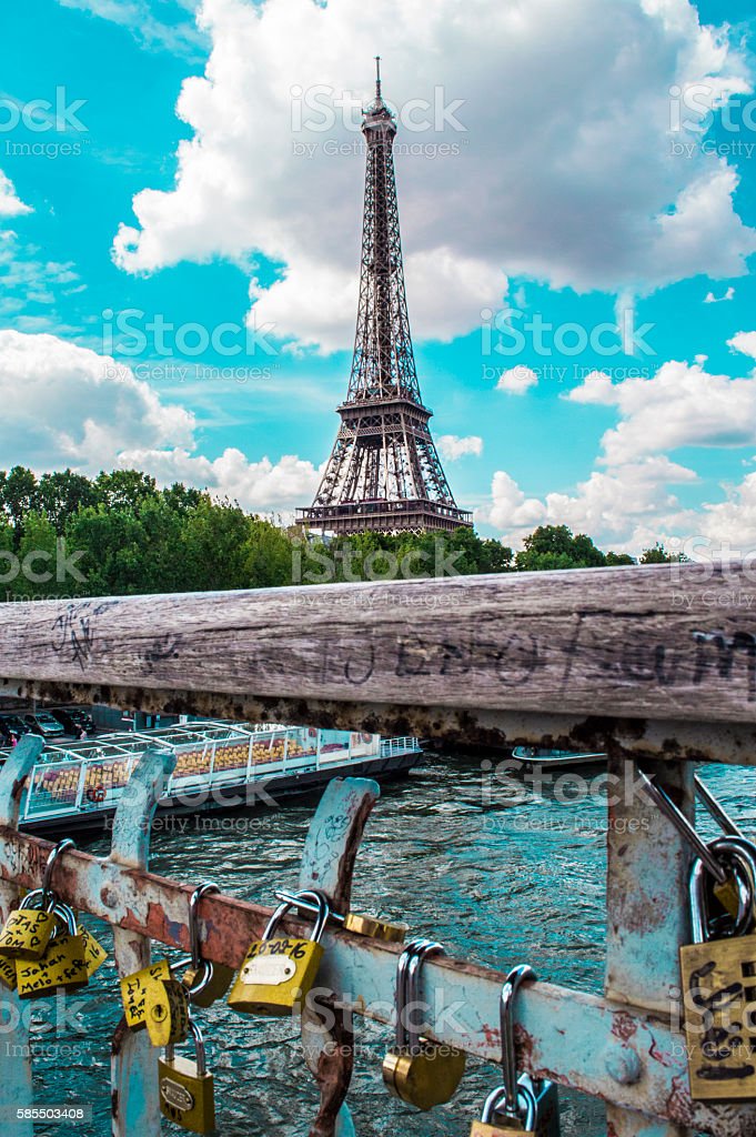 Detail Menara Eiffel Paris Nomer 31