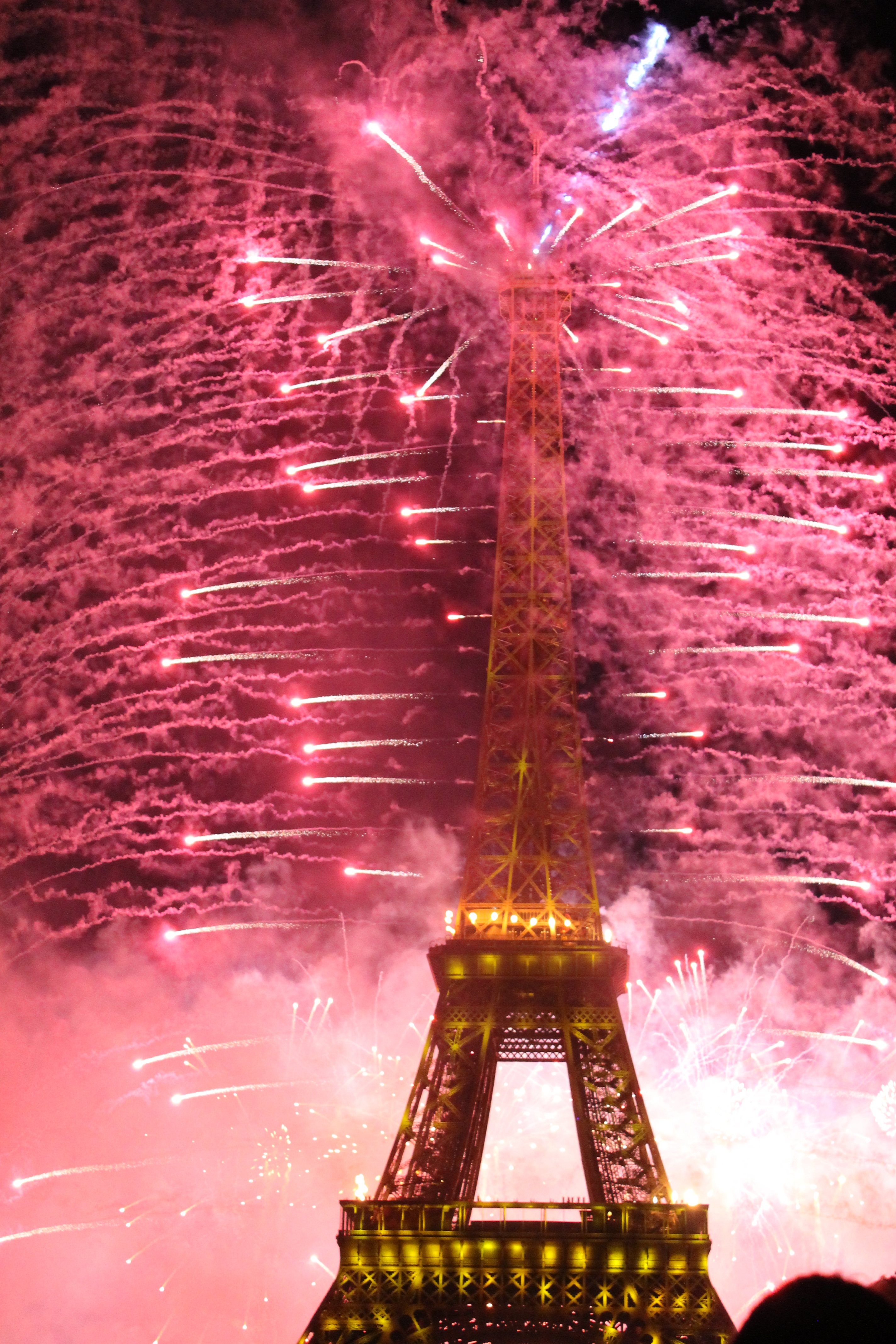 Detail Menara Eiffel Pink Nomer 48