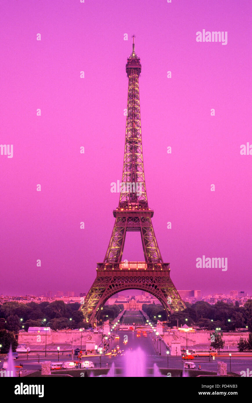 Detail Menara Eiffel Pink Nomer 52