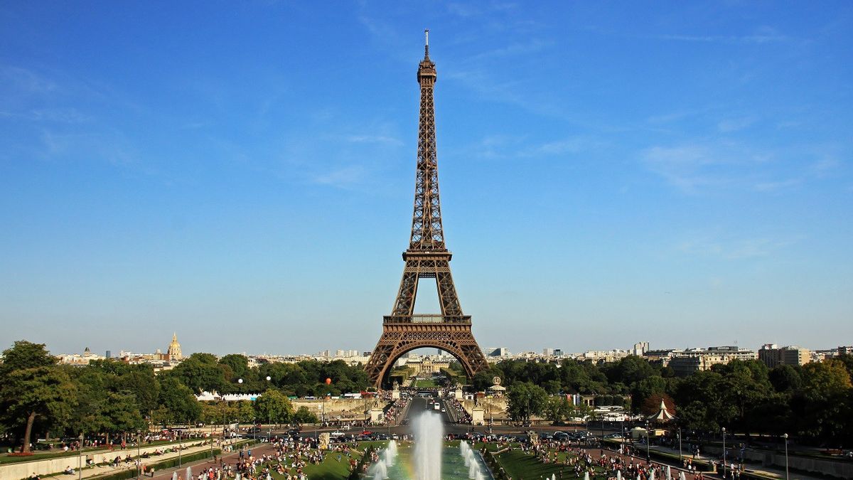 Detail Menara Eiffel Prancis Nomer 2