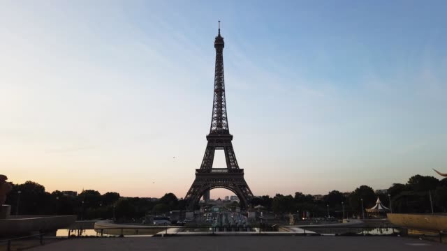 Detail Menara Eiffel Prancis Nomer 18