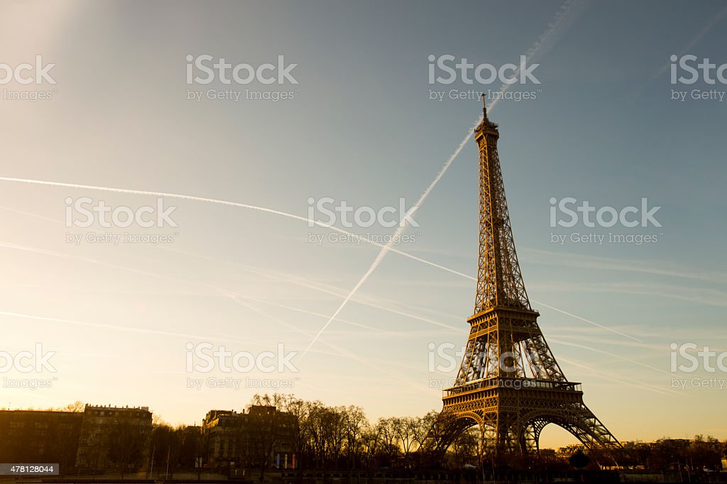Detail Menara Eiffel Prancis Nomer 25