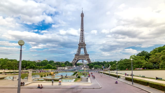 Detail Menara Eiffel Prancis Nomer 26
