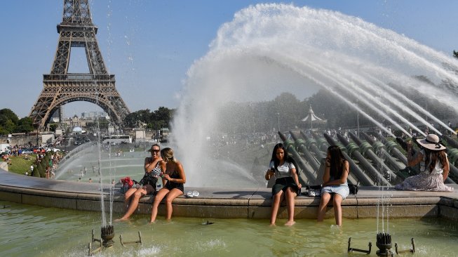Detail Menara Eiffel Prancis Nomer 30