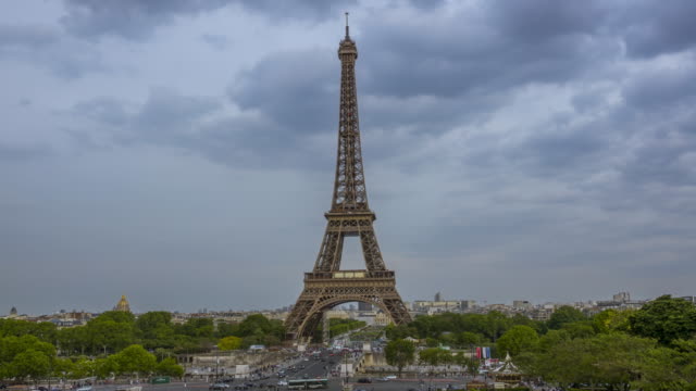 Detail Menara Eiffel Prancis Nomer 32