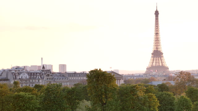 Detail Menara Eiffel Prancis Nomer 37