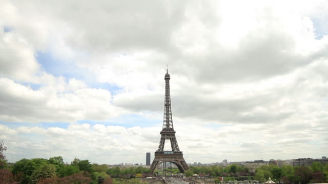 Detail Menara Eiffel Prancis Nomer 38