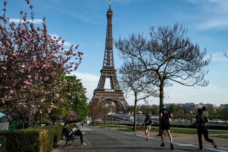 Detail Menara Eiffel Prancis Nomer 48