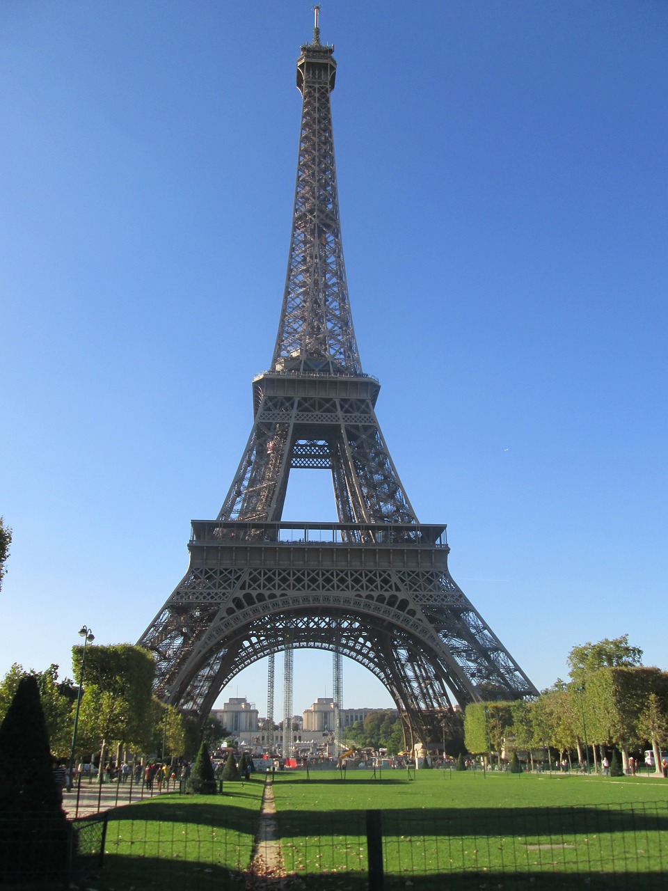 Detail Menara Eiffel Prancis Nomer 52