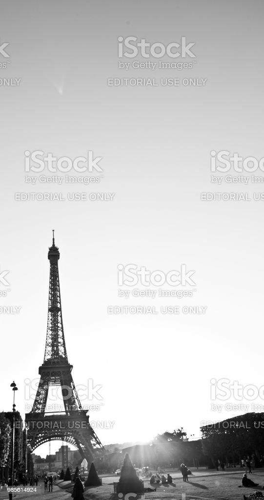 Detail Menara Eiffel Siluet Nomer 17
