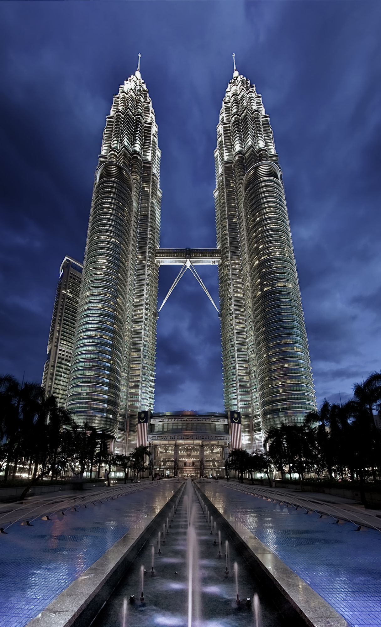 Menara Petronas Malaysia - KibrisPDR