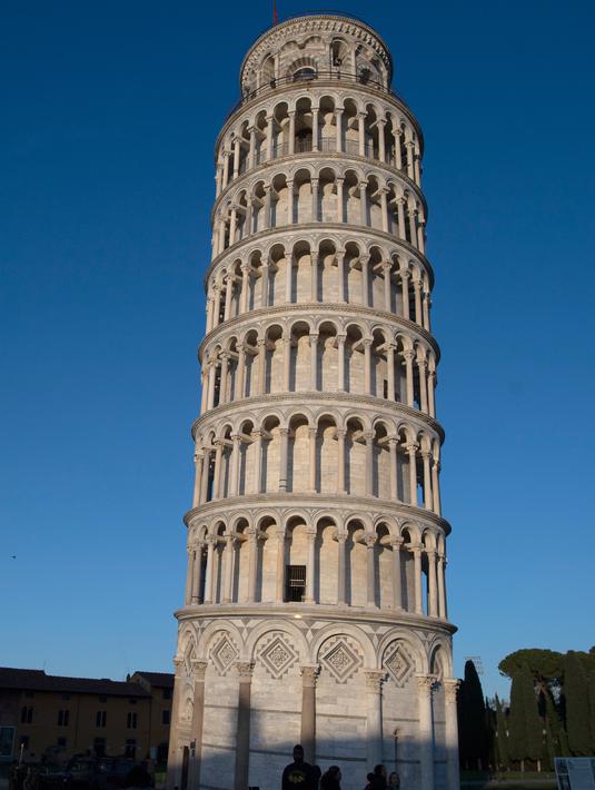 Detail Menara Pisa Di Italia Nomer 19