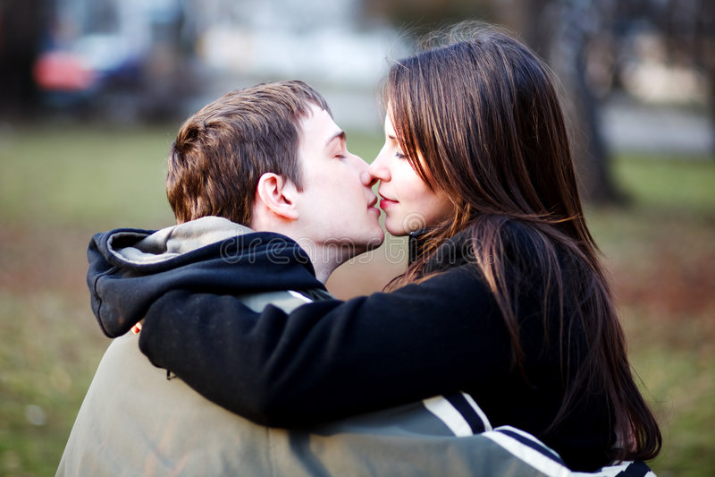 Detail Kiss Images Free Download Nomer 9