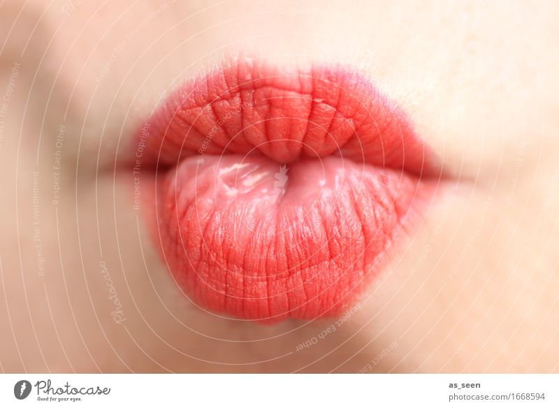 Detail Kissing Lips Images Free Nomer 35